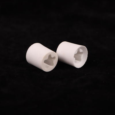 Biała alumina ceramiczna 9 twardość Mohs dla produktów długotrwałych i trwałych