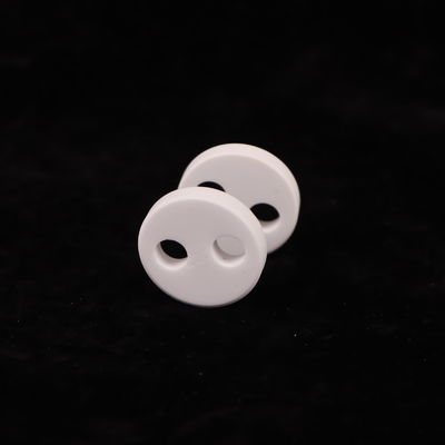 Rozszerzenie termiczne 8,9 X 10-6/K Ceramika aluminowa dla wytrzymałości dielektrycznej i optymalnej wydajności