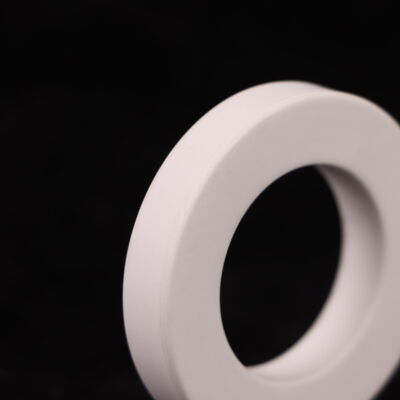 Stała dielektryczna 96 tlenku aluminium Ceramiczna biała kompozycja o wytrzymałości na ściskanie większej niż 3000 MPa nadająca się do zastosowań elektronicznych