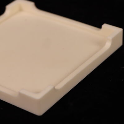 Poissons Ratio 025 Aluminiowy tlenek Tarcza ceramiczna o wytrzymałości dielektrycznej od 18 do 20 KV na milimetr i wytrzymałości gięcia od 200 do 400 MPa
