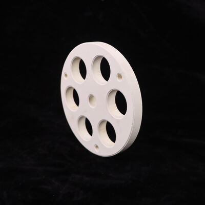 Zazwyczaj mniej niż 15 procent porowatości, wysokotemperaturowa ceramika mullitowa przeznaczona do zarządzania ciepłem i długotrwałej niezawodności