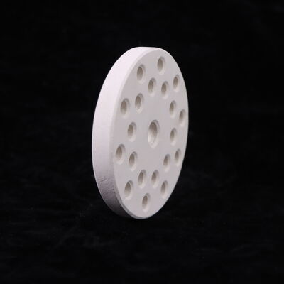 Zaawansowany materiał ceramiczny z mullitu o gęstości od 2,2 do 2,4 g/cm³ oferujący doskonałą odporność chemiczną i stabilność termiczną