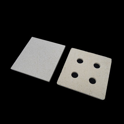 Białe kordieritowe półki do pieca mullite półki do pieca pieca zaprojektowane w celu zwiększenia odporności na wstrząsy cieplne i długowieczności