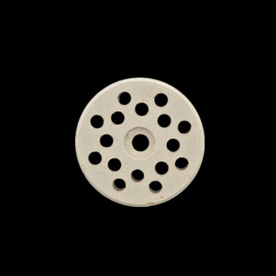 Porowatość Zazwyczaj mniej niż 15% Wysokotemperaturowa ceramika mulitowa nadająca się do zastosowań przemysłowych o twardości od 7 do 8 Mohs