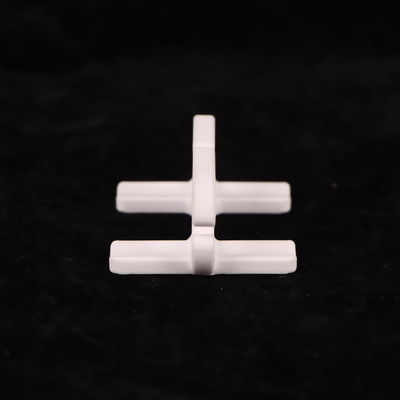 Biały tlenek glinu ceramiczny Wytrzymałość na gięcie 200-400 MPa i rozszerzenie termiczne 8,9 X 10-6/K dla zastosowań o wysokiej temperaturze