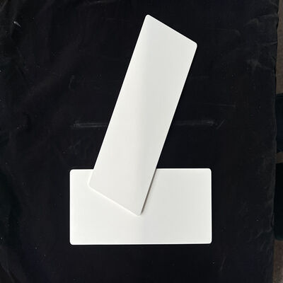 Przewodnictwo cieplne 25 do 35 W na mK Materiał ceramiczny aluminowy przeznaczony do izolacji elektrycznej i zarządzania cieplnym